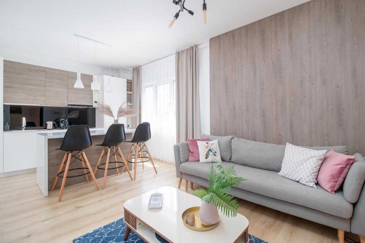 Charlotte Piata Unirii - Free Private Parking 2Bedrooms Apartment Oradea Eksteriør billede