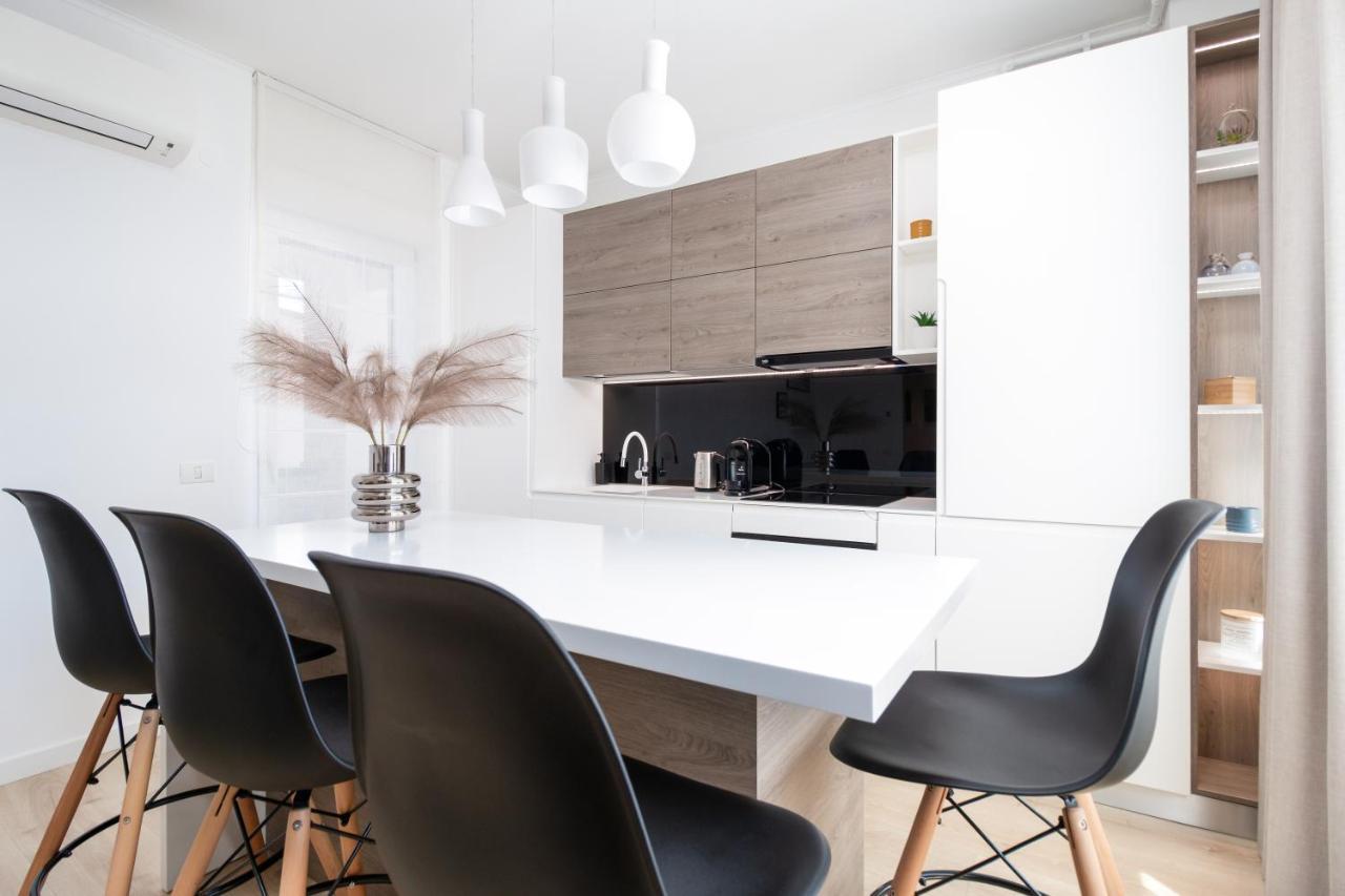 Charlotte Piata Unirii - Free Private Parking 2Bedrooms Apartment Oradea Eksteriør billede