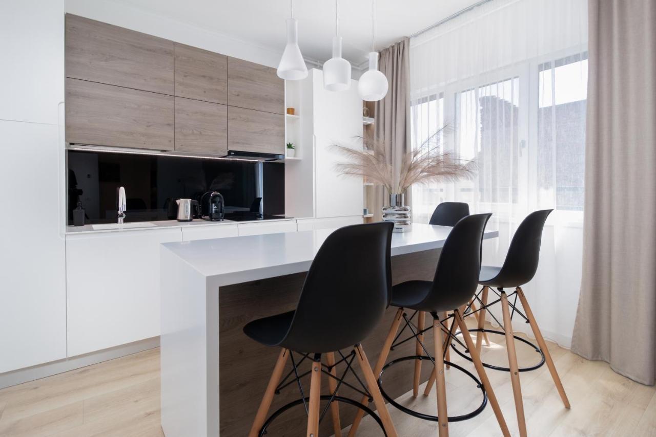 Charlotte Piata Unirii - Free Private Parking 2Bedrooms Apartment Oradea Eksteriør billede