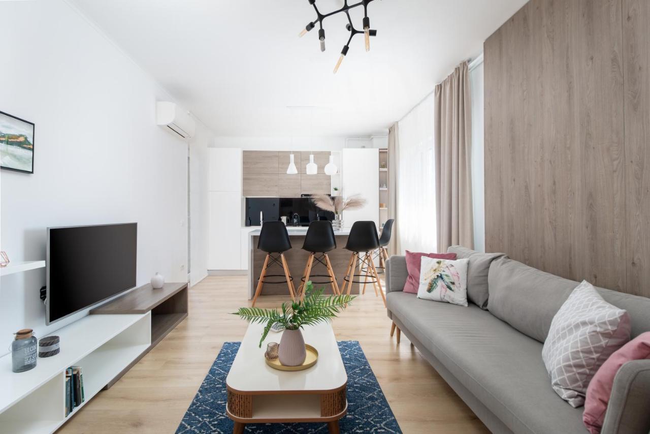 Charlotte Piata Unirii - Free Private Parking 2Bedrooms Apartment Oradea Eksteriør billede