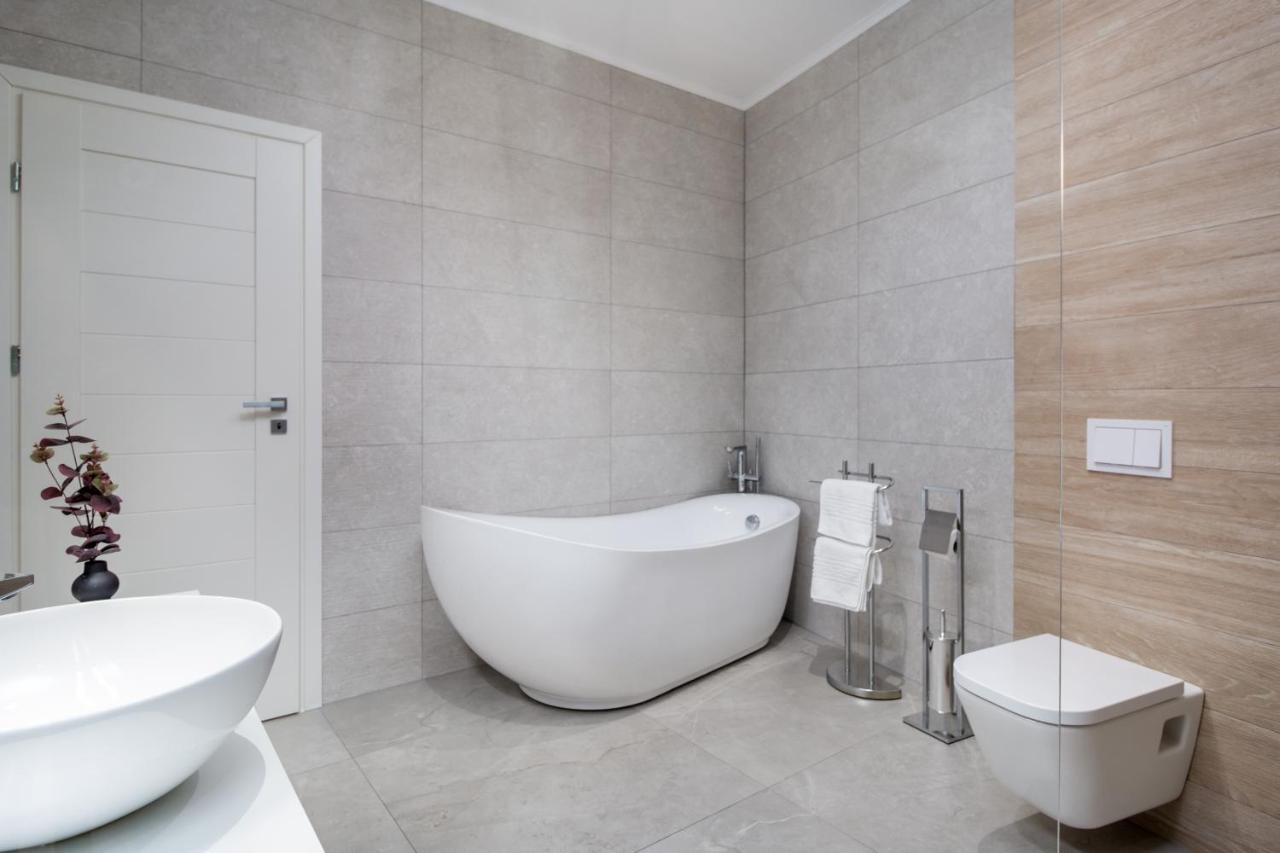 Charlotte Piata Unirii - Free Private Parking 2Bedrooms Apartment Oradea Eksteriør billede