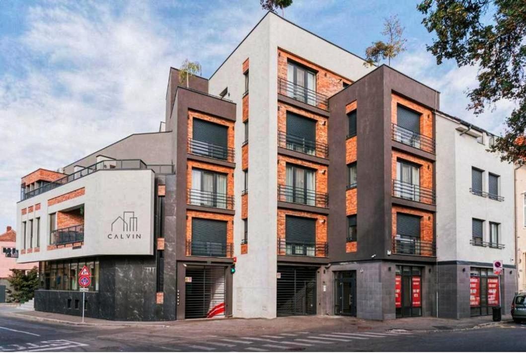 Charlotte Piata Unirii - Free Private Parking 2Bedrooms Apartment Oradea Eksteriør billede