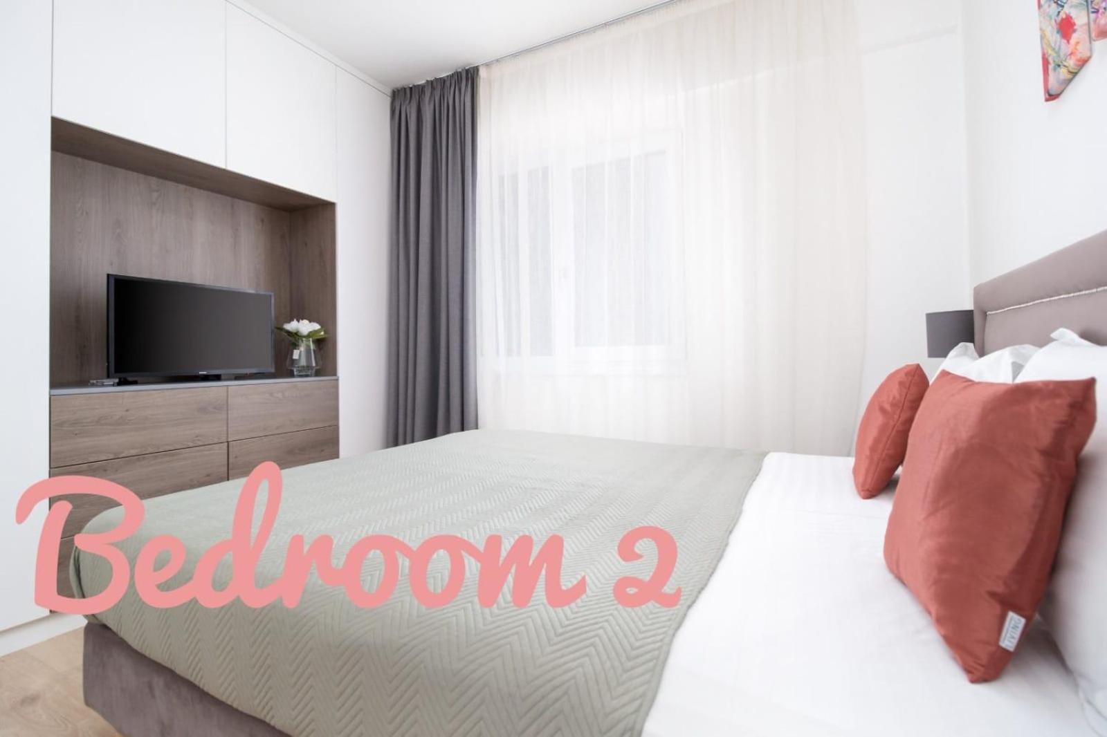 Charlotte Piata Unirii - Free Private Parking 2Bedrooms Apartment Oradea Eksteriør billede