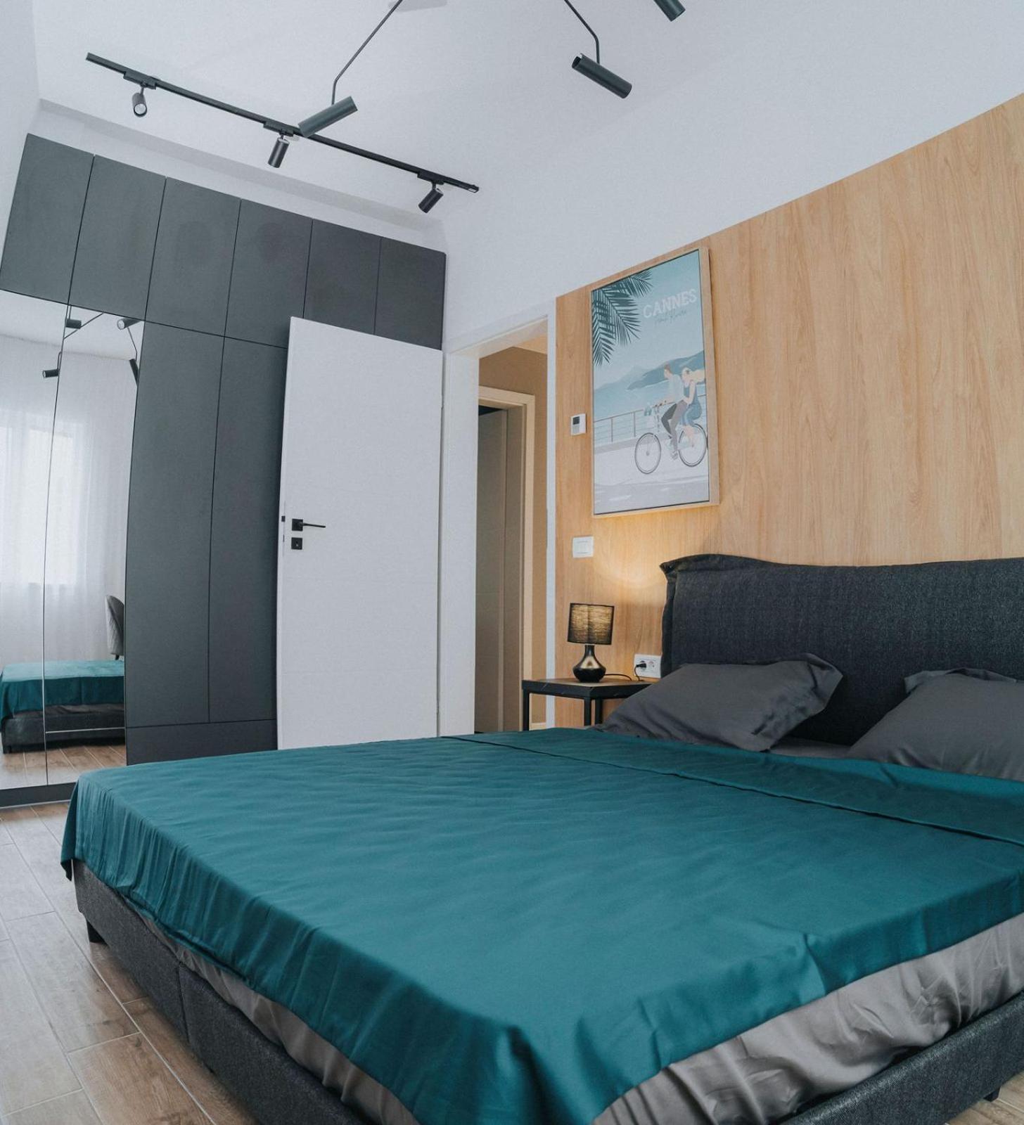 Charlotte Piata Unirii - Free Private Parking 2Bedrooms Apartment Oradea Eksteriør billede